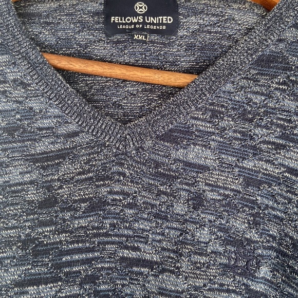 Fellows united V-neck sweater made in India - Picture 4 of 11